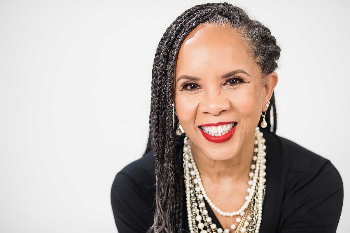 Studio HeadshotsAre your headshots current? Most people need to update their headshots about once a year, or more often if you frequently change hair styles or color, or generally change up your look.I try to do headshots in a location that represents

janethowardstudio.com/2022/04/27/atl…