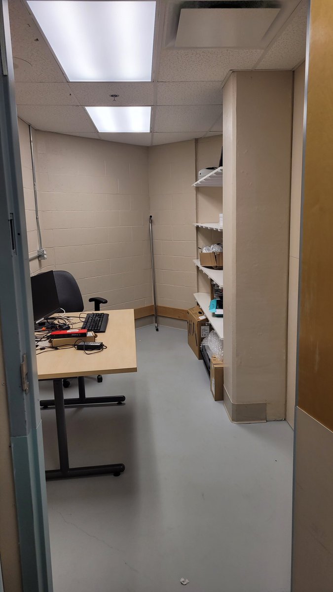 RomansEmpire71's tweet image. Le sigh...

Tomorrow we are being moved out of this office (picture #1), into a different one.

No window, no view... 
(picture #2)...

Bye bye sunshine...
#JustITthings  #TechSupportIssues