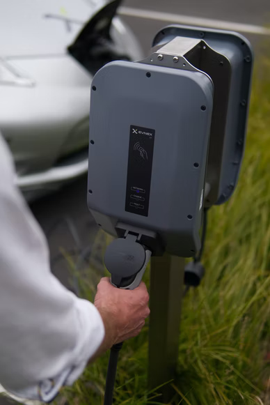 WadeDixon's tweet photo. Have you been looking into purchasing an electric vehicle and want to know more about it? Here are some reasons why they're beneficial for you AND the environment! https://t.co/hsKojsM1Gr https://t.co/0zcFg1EAtw