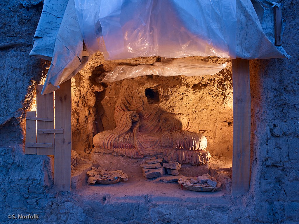 26 April, 2022, Mes Aynak, Logar: 
Afghanistan’s Economic Commission tasked to “review the issue of Mes Aynak copper mine…in order to take steps towards starting the practical work of extracting the copper mine”... more: bit.ly/38tWHxP
#Afghanistan #Archaeology