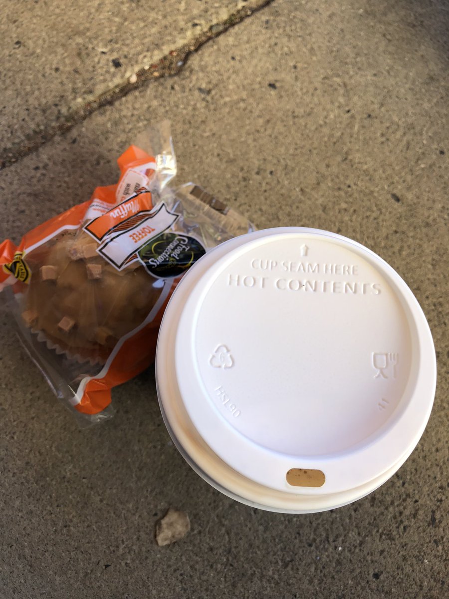 CC05JUN's tweet photo. Sitting in the sun with my snacks waiting for the wee ones 800m #runningmum #kidsthatrun #runninggirl #athletics #running #runner https://t.co/BbMN8w6bDt