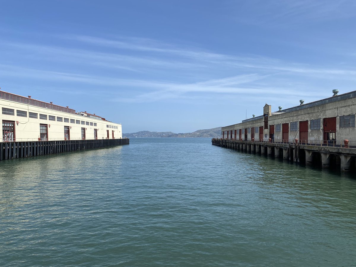 HitchcockTweets's tweet photo. I have arrived at @USGCA #NotedExpo in San Francisco. I might never leave - it’s so gorgeous here! https://t.co/GIcHWc8J3D
