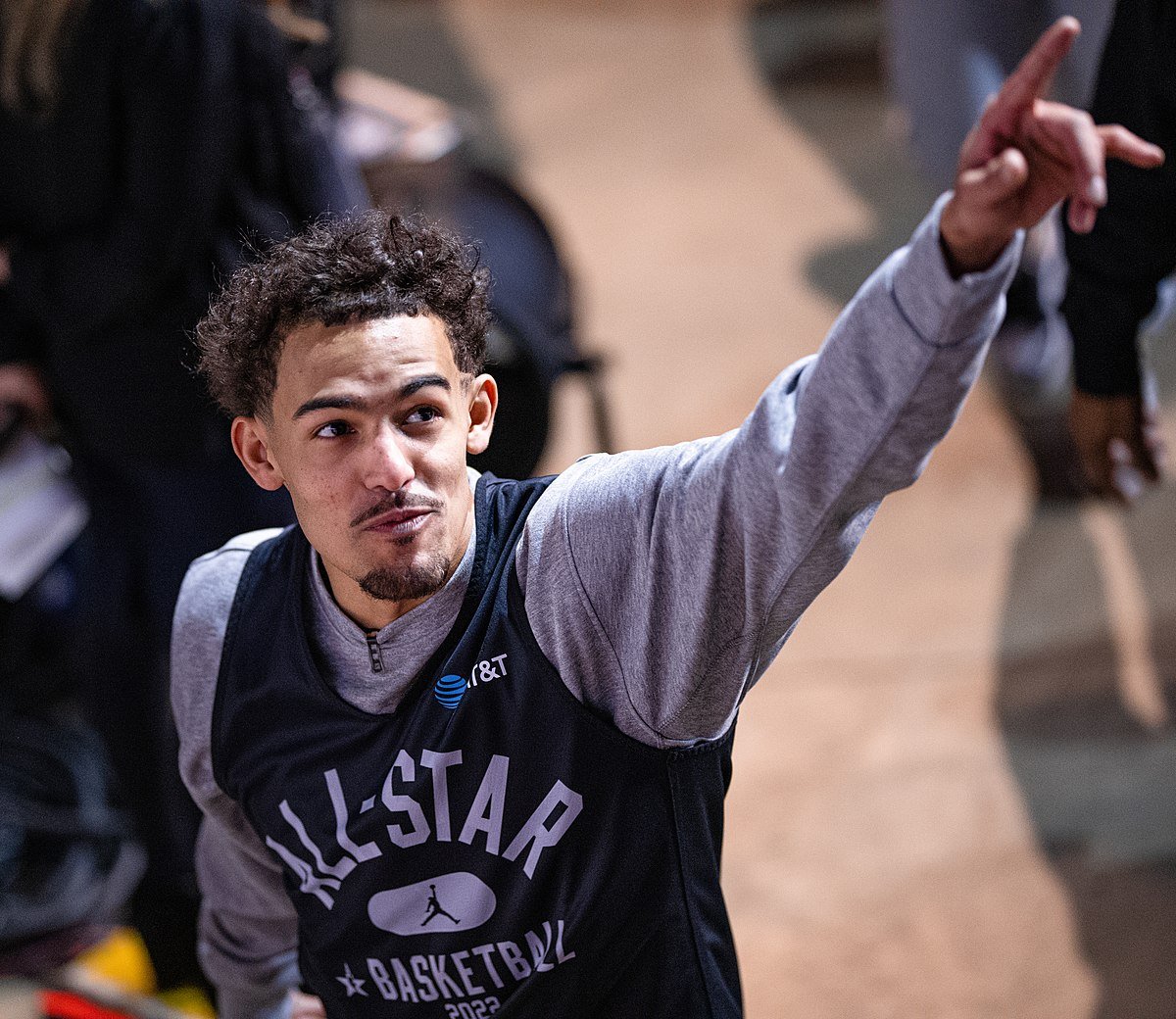Trae Young:

"O Miami Heat é o time que melhor me defendeu na minha carreira, isso é claro, só olharem os números.

Então eu irei assistir essa série nas férias, entender como eu posso melhorar e aprender como fizeram o que fizeram por 48 minutos do jogo."