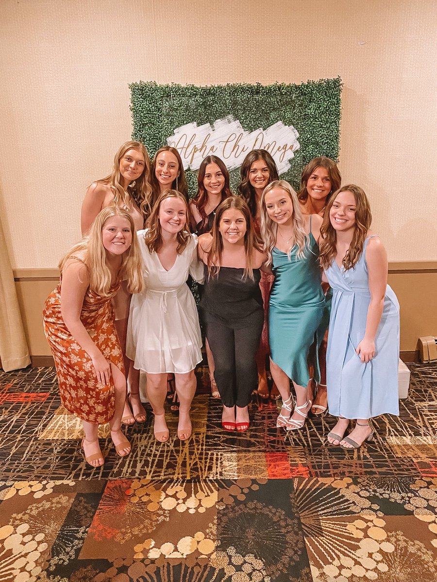 UNDAlphaChi's tweet photo. Red Carnation Ball 2022❤️

#formal #parentsformal 
#axo #alphachiomega https://t.co/AerD5T2RGr