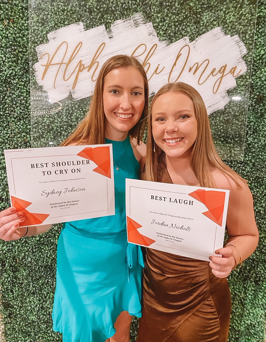 UNDAlphaChi's tweet photo. Red Carnation Ball 2022❤️

#formal #parentsformal 
#axo #alphachiomega https://t.co/AerD5T2RGr