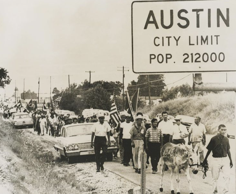 LatinxWorlds's tweet photo. Ara here!๐Today I will be live-tweeting our class. Alan Garcia (@austinicebat), creator of ATX Barrio Archive, is here for a live Q & A about how marginalized communities use social media to preserve collective memory. #archivalwork #ATX https://t.co/rf6Elo5znB