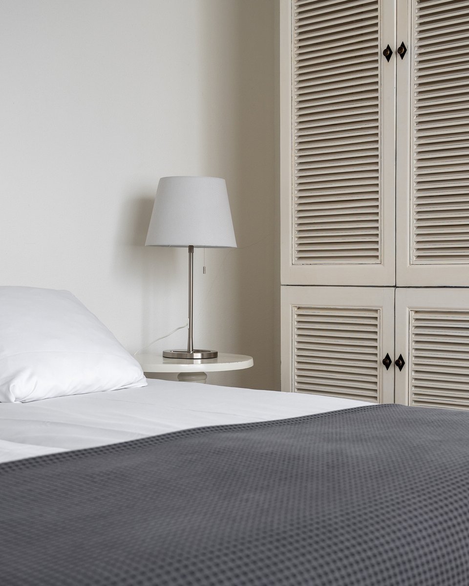 A glimpse of one of the stylish bedrooms at @strandhoteldomburg

______________________________________________

Een glimp van 1 van de stijlvolle kamers @strandhoteldomburg