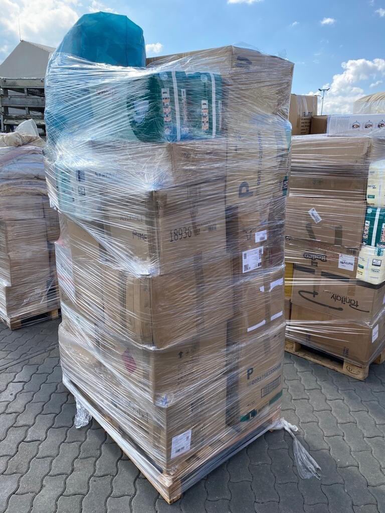 Travel_2Romania's tweet photo. Cam așa arată vizita românilor 🇷🇴solidari și anonimi in #UkraineRussiaWar !Un camion cu 9 europaleți plini de medicamente, materiale &amp;echipamente medicale au plecat azi dinspre Centrul Logistic Părinți Salvatori înspre #Odessa
Mâine vor ajunge la #Isaccea
https://t.co/qAHqTjOrpf https://t.co/cKbCv8tlen