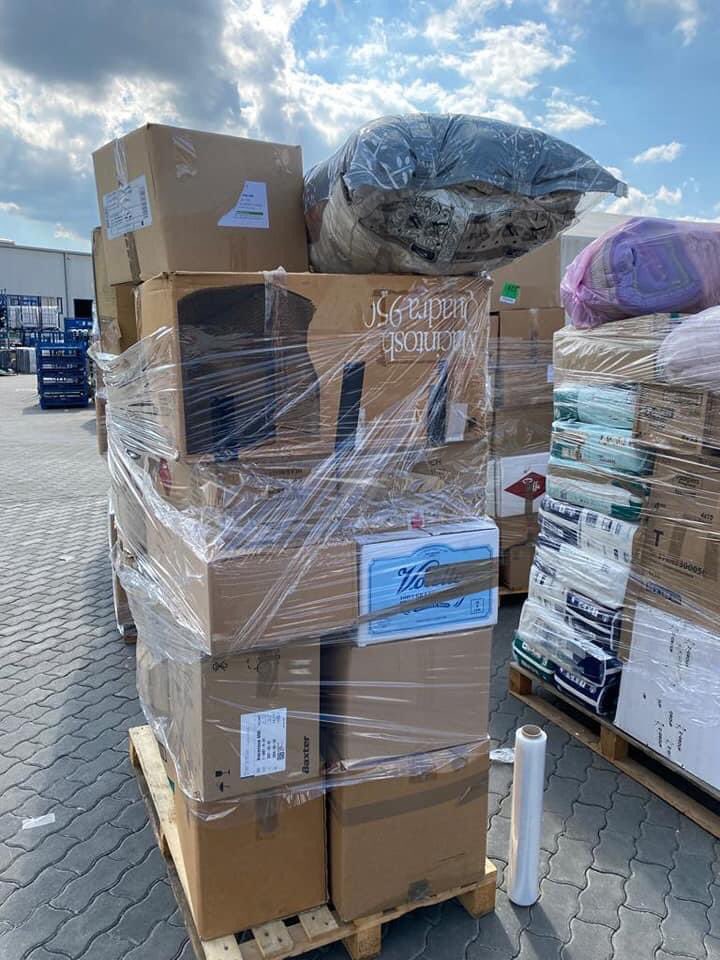 Travel_2Romania's tweet photo. Cam așa arată vizita românilor 🇷🇴solidari și anonimi in #UkraineRussiaWar !Un camion cu 9 europaleți plini de medicamente, materiale &amp;echipamente medicale au plecat azi dinspre Centrul Logistic Părinți Salvatori înspre #Odessa
Mâine vor ajunge la #Isaccea
https://t.co/qAHqTjOrpf https://t.co/cKbCv8tlen