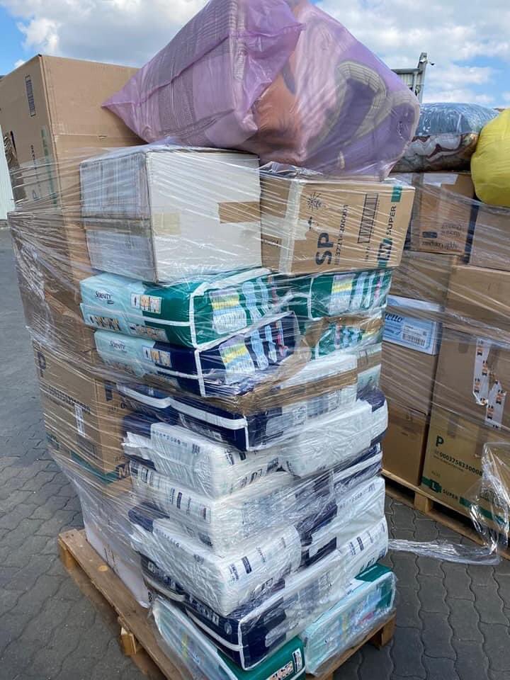 Travel_2Romania's tweet photo. Cam așa arată vizita românilor 🇷🇴solidari și anonimi in #UkraineRussiaWar !Un camion cu 9 europaleți plini de medicamente, materiale &amp;echipamente medicale au plecat azi dinspre Centrul Logistic Părinți Salvatori înspre #Odessa
Mâine vor ajunge la #Isaccea
https://t.co/qAHqTjOrpf https://t.co/cKbCv8tlen