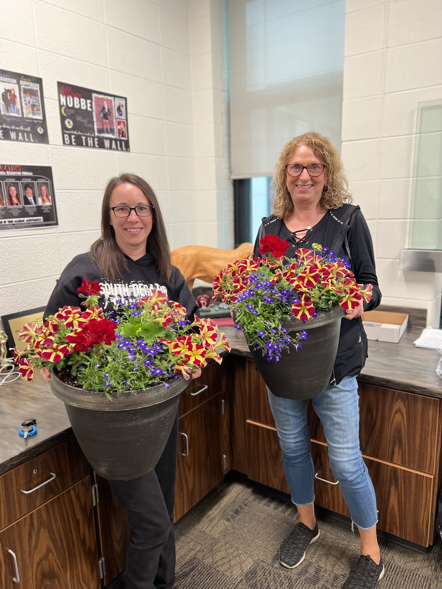 SD_cougars's tweet photo. SDHS is so blessed to have these amazing women running our front office! We owe you a debt of gratitude for what you do on a daily basis! Thank you https://t.co/CueteDqHr6
