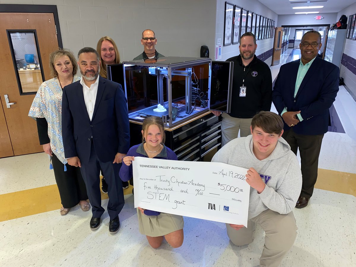 Jaxenergy's tweet photo. Local schools show off their new gadgets and technology for their classrooms thanks to the TVA STEM grant program. JEA celebrates with these local schools for their commitment to technology and investment in the future of Jackson. @TVAnews #TVAstem #JacksonTN #Jaxenergy https://t.co/OwCtEiKlym