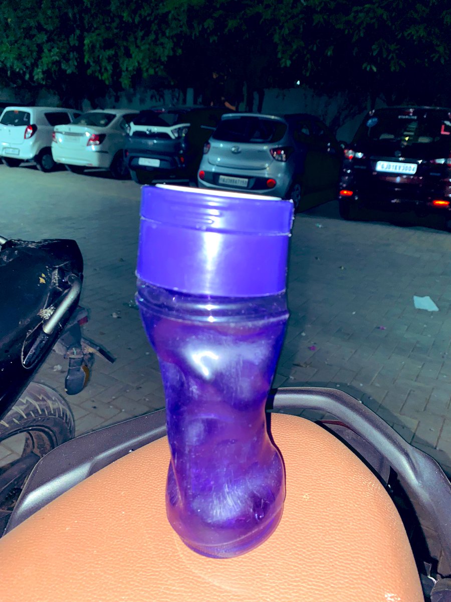 iankitvora's tweet photo. By mistake I forgot travelling water bottle in my 🚘. look the Effect of 44 degrees hot 😳 #Ahmedabad 🥵 #SummerEffects https://t.co/DEFX7JANLq