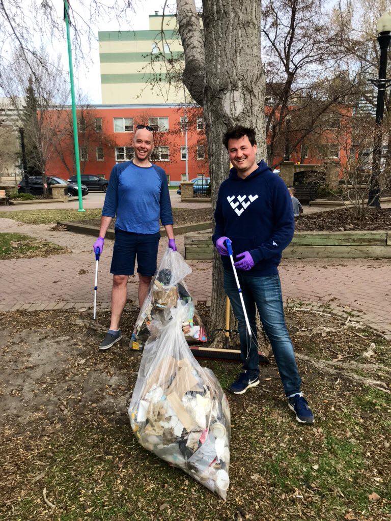Looks to be great weather this Sunday for our Annual Spring Clean-Up of Downtown. ☀️ Do a little or do a lot -- every bit help! 🧹

decl.org/2022/04/12/spr…

#yegdt #capitalcitycleanup