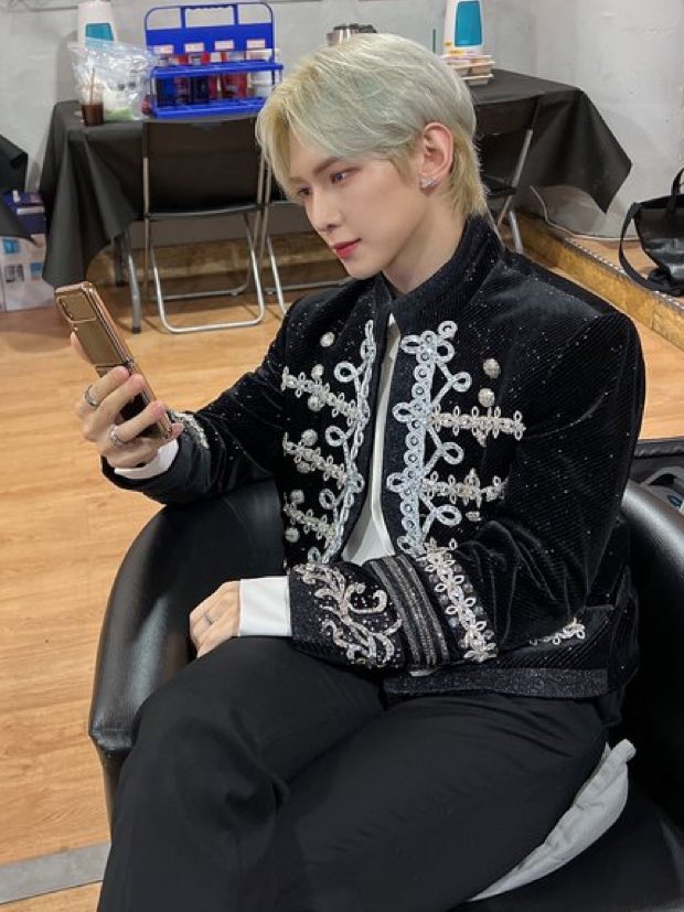 yeothinking's tweet image. this is exactly how i look while staring at his pics