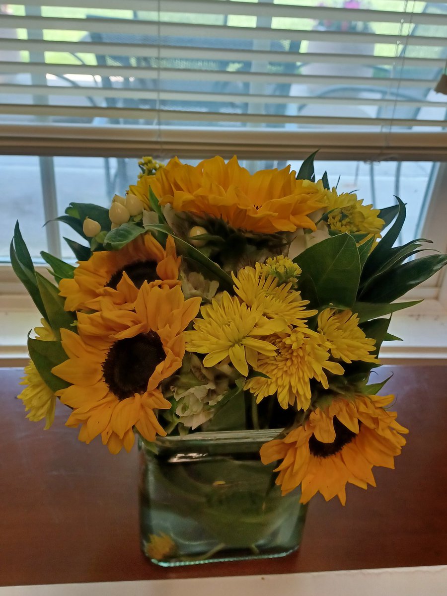 Appreciate those that make you smile! I just rec'd a nice surprise from my boss 🥰🌞 
#HappyAdministrativeProfessionalsDay