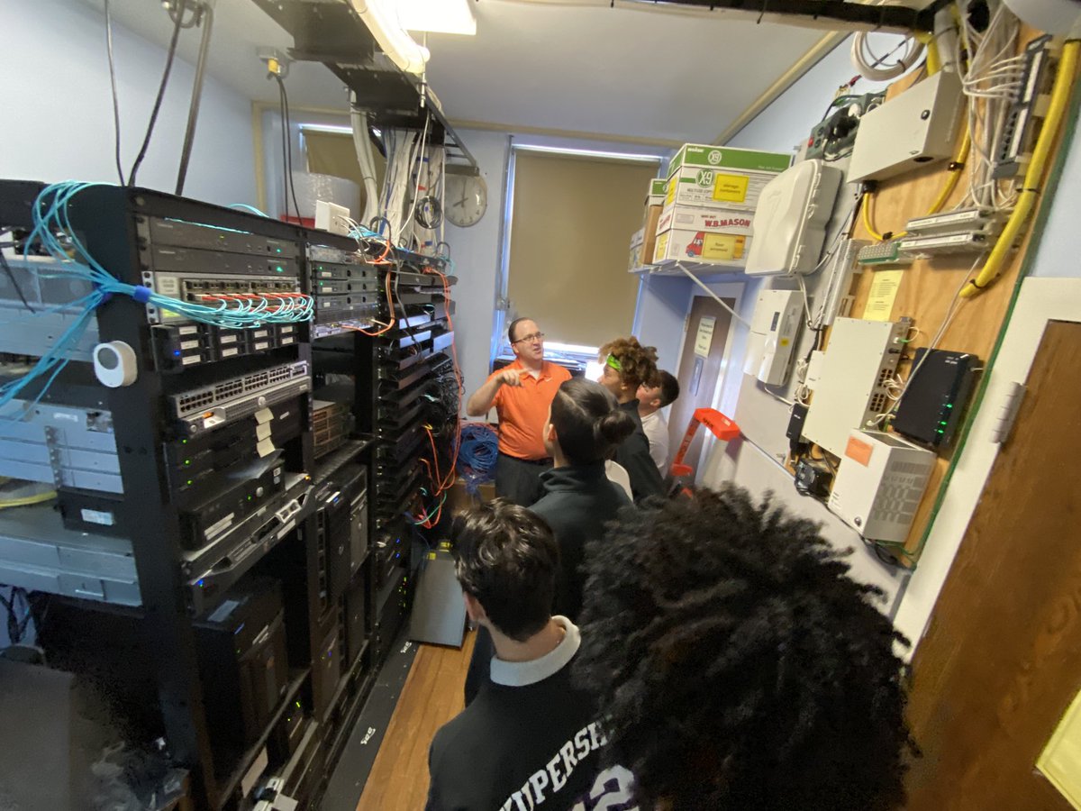 stedmundprep's tweet photo. Today, Mr. AP’s Internet Technology class visited SEP’s main data facility to see how our school implements the concepts they are discussing in their unit on networking. #STEAM #BoldLearning #UncommonLeaders #SEPFamily https://t.co/UCUJmy5uuK