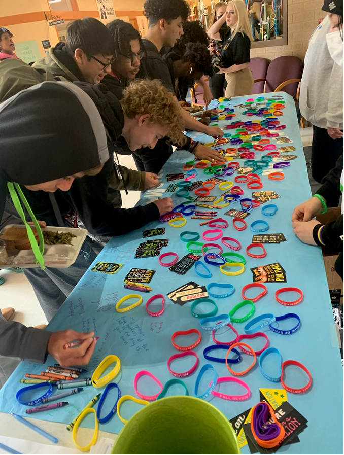 Today at Huntingtown, we kicked off Mental Health Awareness month!! Thank you to all of the students, staff, and the Calvert County Crisis Team for participating with us. Students were pledging to remove the stigma associated with mental health.💚💚💚 #calvertmentalhealthmatters