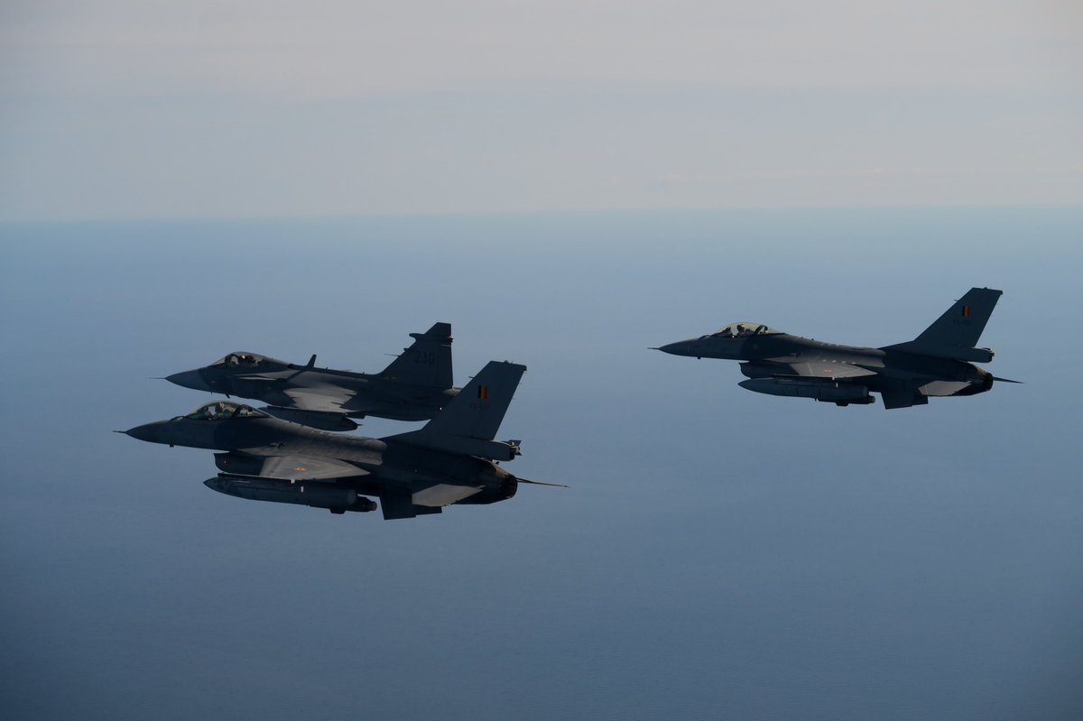 stridspiloterna's tweet photo. #FSTE #jas39gripen #f16fightingfalcon #stridspiloterna #swedishairforce #belgiumairforce https://t.co/LhZkts8U1G