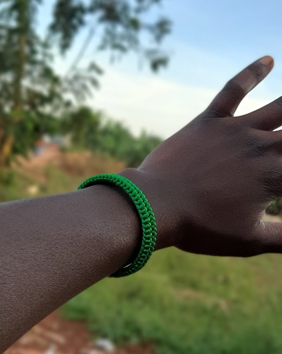 hypervictorious's tweet photo. @Leahinitiative @GretaThunberg @ExtinctionR @vanessa_vash @350 @Water @guardianeco The Green band. 50% of proceeds from sales go toward supporting climate action in Uganda #supportclimateaction #calltoaction #greenenvironmemt #ClimateActionNow #ClimateChage https://t.co/LwEym80JnF
