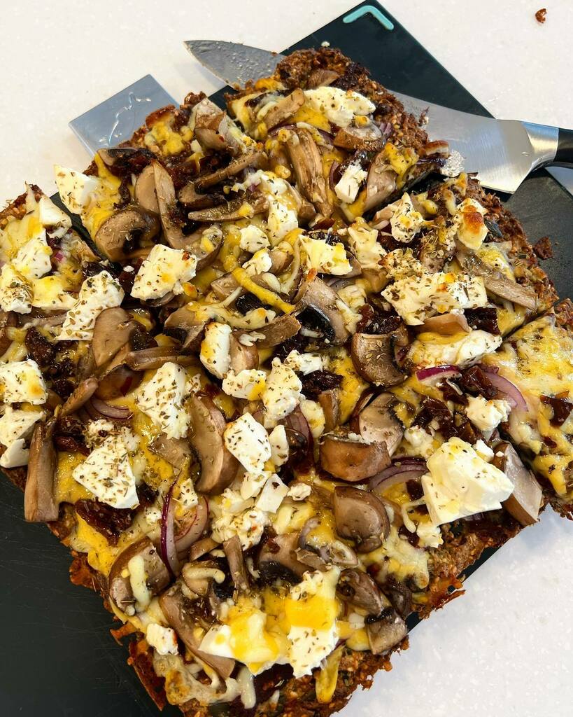 - PIZZA 🍕 -

Except, not pizza. 🤷‍♀️

My epic nutritionist @mssarahflower has put me on a low carb, no sugar diet to help me manage my pain and although there are times that I wish I could demolish a banoffee pie or face plant a carbonara, I have to admi… instagr.am/p/Cc3RNnvoROT/