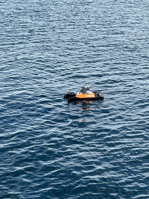 kystvakten's tweet photo. Kystvakten har sammen med Cyberingeniørskolen og Forsvarets Forskningsinstitutt gjennomført test av nye spennende funksjoner og teknologi ifm bachelor til kadetter.
#Radionor #Maritimerobotics #Norbit #HVVS #Cyberingeniørskolen #FFI https://t.co/QKdUYADobi