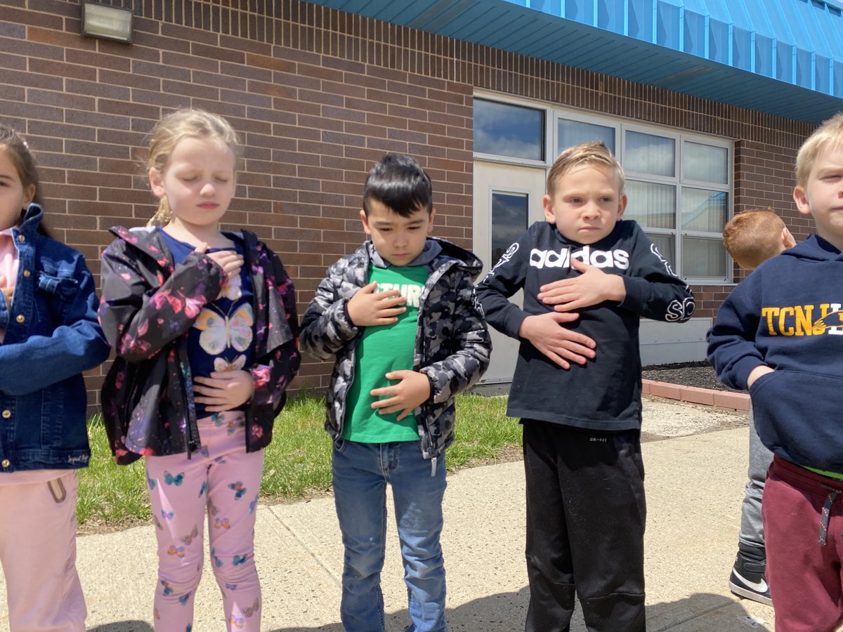 MTPSMindfulness's tweet photo. Check out these awesome kids on their Mindfulness Walks today!!! https://t.co/j0jOT6Lzcn