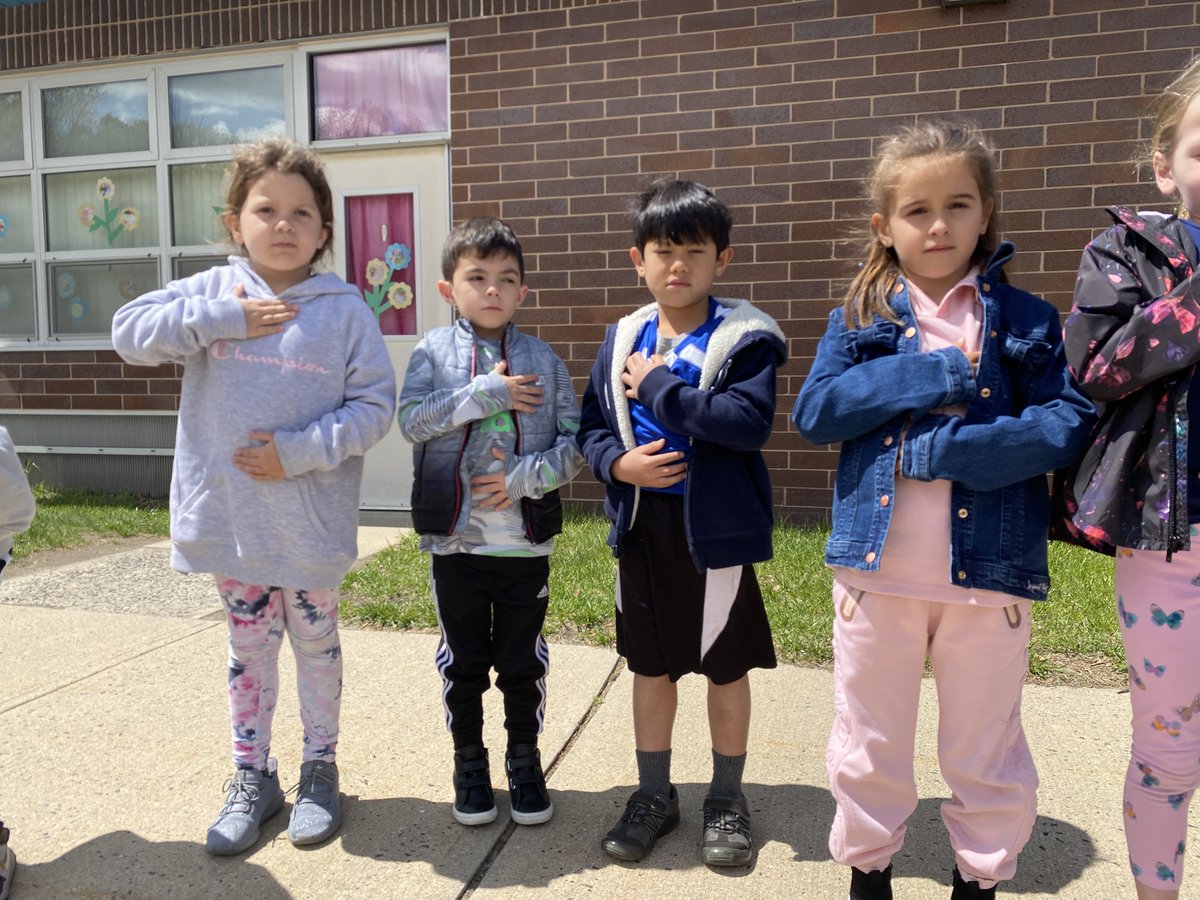 MTPSMindfulness's tweet photo. Check out these awesome kids on their Mindfulness Walks today!!! https://t.co/j0jOT6Lzcn