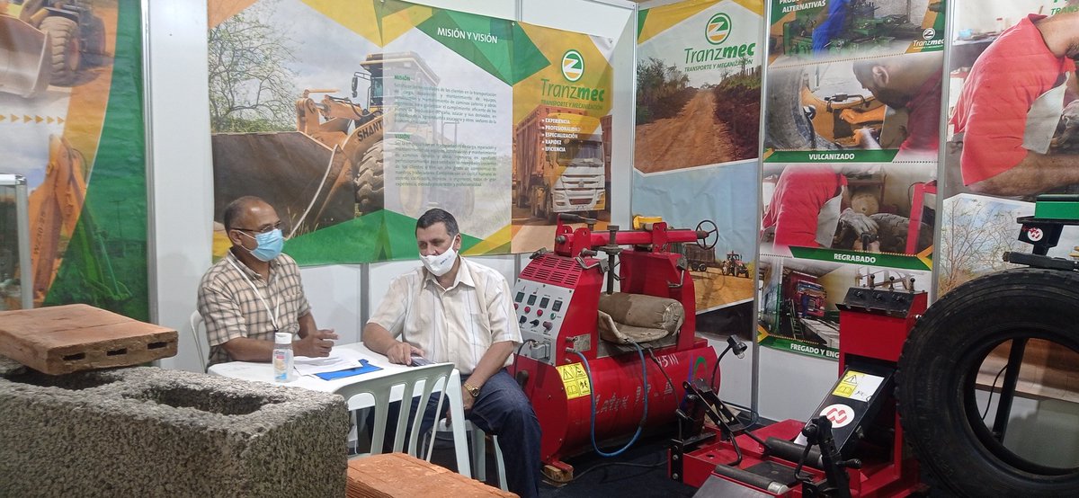 Tranzmec's tweet photo. Desde la Feria Internacional de la Construcción en #Pabexpo la Empresa de #Tranzmec intercambia con posibles clientes 🇨🇺🌍
Conozca más de nuestros productos y servicios en el stand 8A, salón B.
¡Los esperamos! 
#ConstruyendoElFuturo #FECONS2022 https://t.co/ueyo8M9iPC