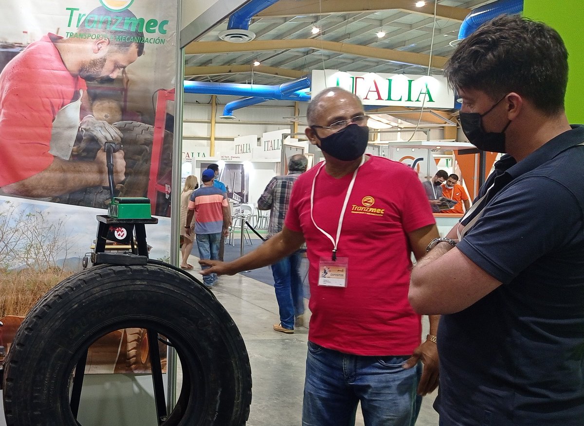 Desde la Feria Internacional de la Construcción en #Pabexpo la Empresa de #Tranzmec intercambia con posibles clientes 🇨🇺🌍
Conozca más de nuestros productos y servicios en el stand 8A, salón B.
¡Los esperamos! 
#ConstruyendoElFuturo #FECONS2022