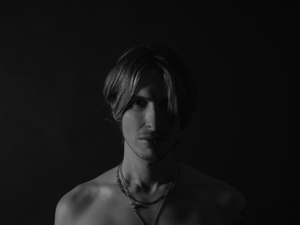 _spencerdaniel_'s tweet photo. 1, 2 or 3?
#portraitphotography @SimonOceanMusic https://t.co/aWsSh2Ww6O