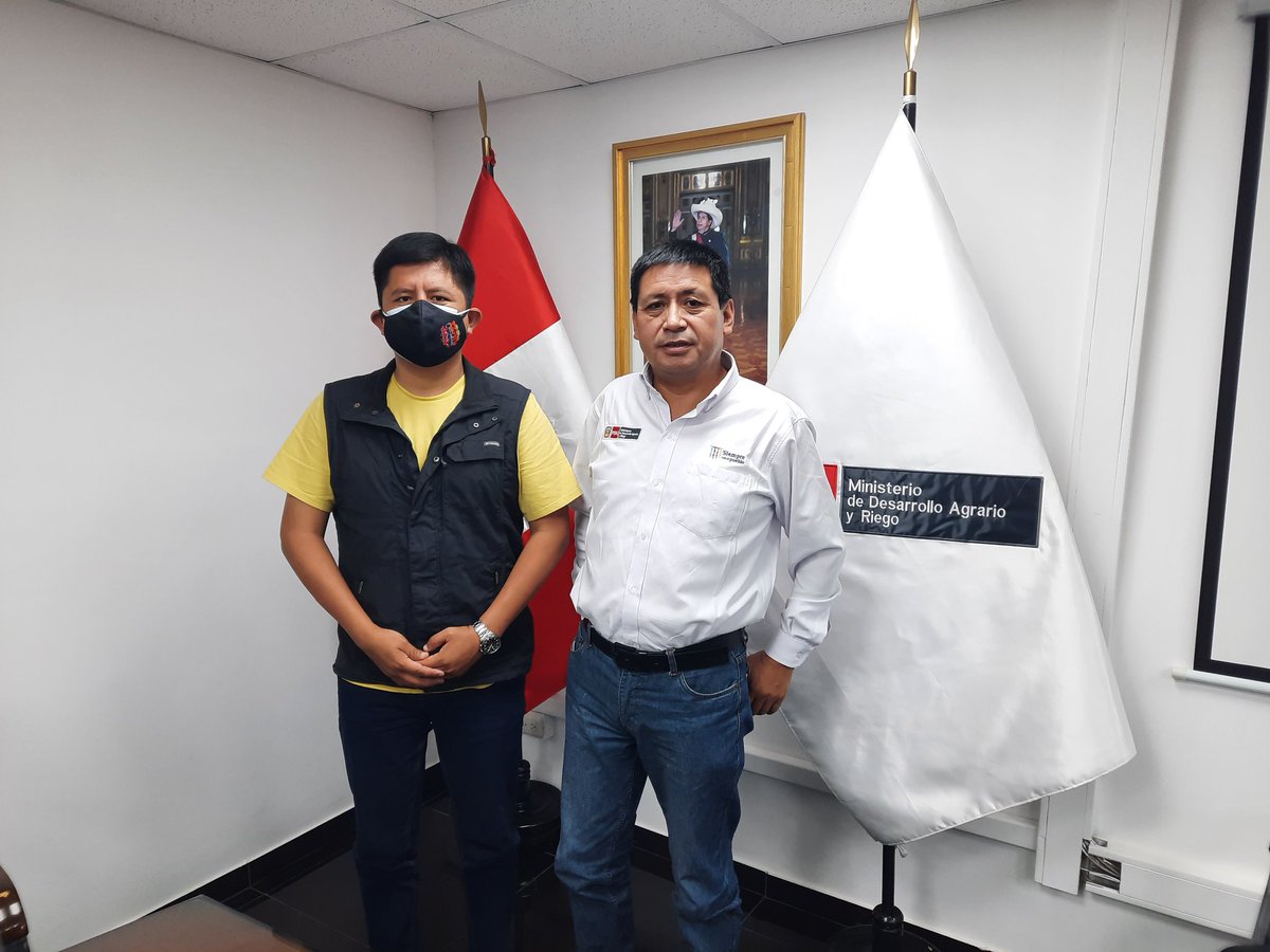 Borislex85's tweet photo. Reunión con el viceministro Rómulo Antúnez, en junio nuestros agricultores van a recibir buenas noticias para el proyecto: MEJORAMIENTO DEL SERVICIO DE AGUA PARA RIEGO EN LOS CANALES SAN JUAN LA SEGUNDA, SANTA ROSA Y CASTILLO, EN EL DISTRITO DE BERNAL, SECHURA, CUI 2439787. 🤝🟢 https://t.co/RD5KTxjZhL