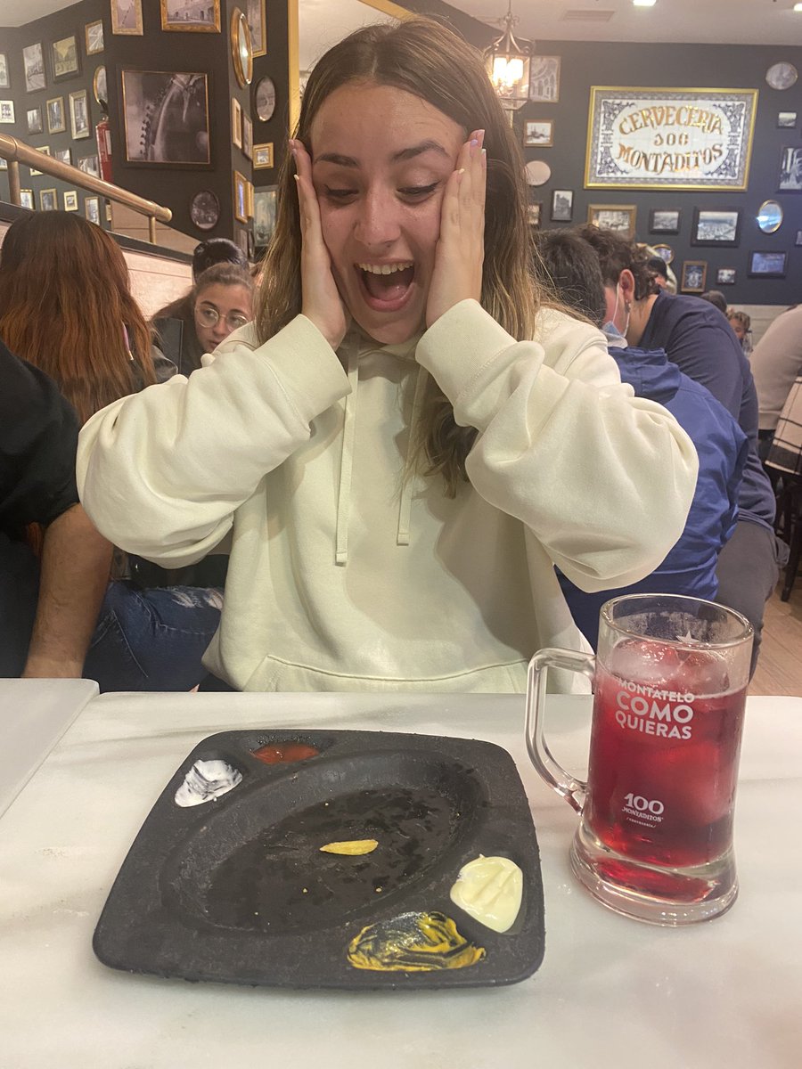Esther_Guijarro's tweet photo. #vayacuadro @100montaditos https://t.co/Ex2GKbin5a