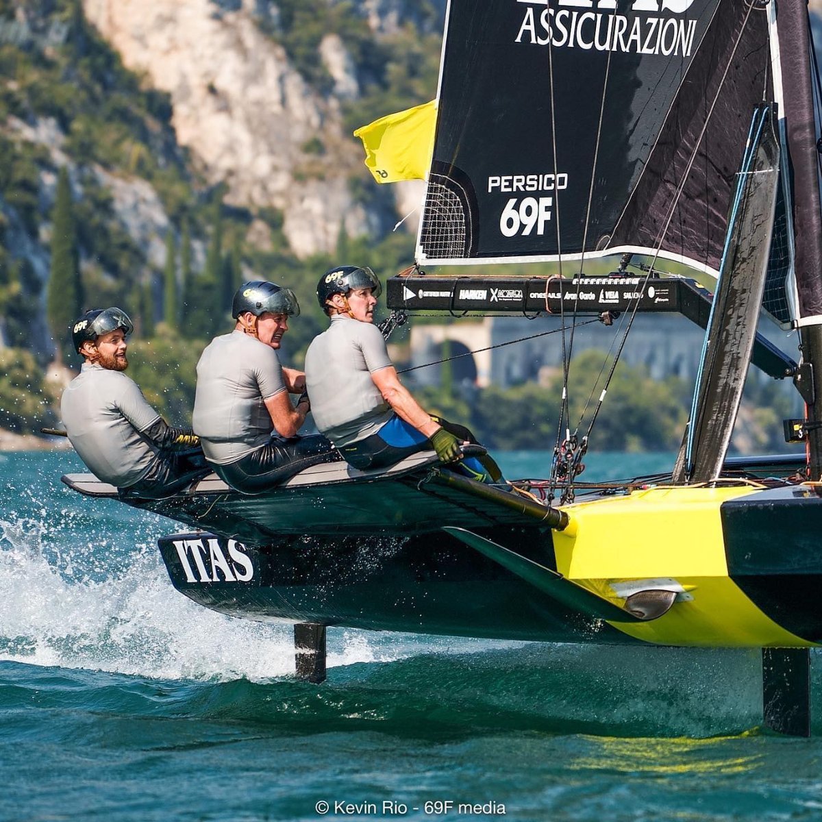 NauticalEspana's tweet photo. 🇫🇮 El equipo finlandés #Fin1Racing se proclama líder absoluto del circuito europeo #69FCup disputado en @ValenciaMar4 

🥇 El torneo clausura con un podio encabezado por #Fin1Racing, el 🥈 se lo lleva el #GroupeAtlantic 🇫🇷 y el #CERGeneve 🇨🇭 se adjudica el 3er puesto 🥉 https://t.co/DIh63OBqir