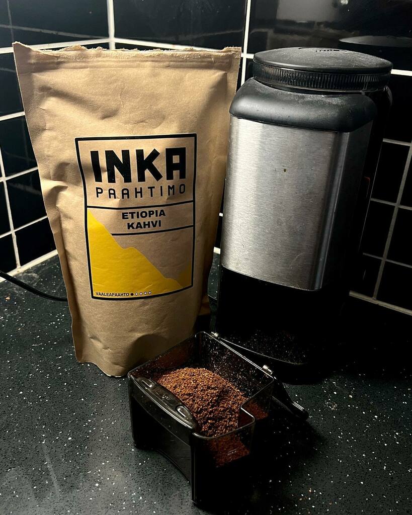 Mä en ole minkään sortin kahvihifistelijä. Maun suhteen oon aikamoinen tuohisuu ja mä en punnitse raaka-aineita tai kellota uuttoa. Hyvä kahvi on toki pahaa parempaa.

Mulle on supertärkeää, että tiedän mistä kuluttamani tuotteet ovat peräisin. Se on myö… instagr.am/p/Cc3VPjFNQPE/