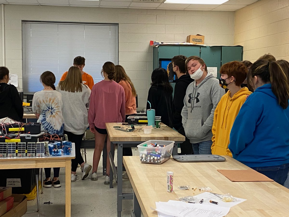 CMS_Hornets's tweet photo. CMS Hornets got to tour SCHS today. Thank you to SCHS for a great visit and to the former Hornets who led the tours. https://t.co/z6KReK8V99