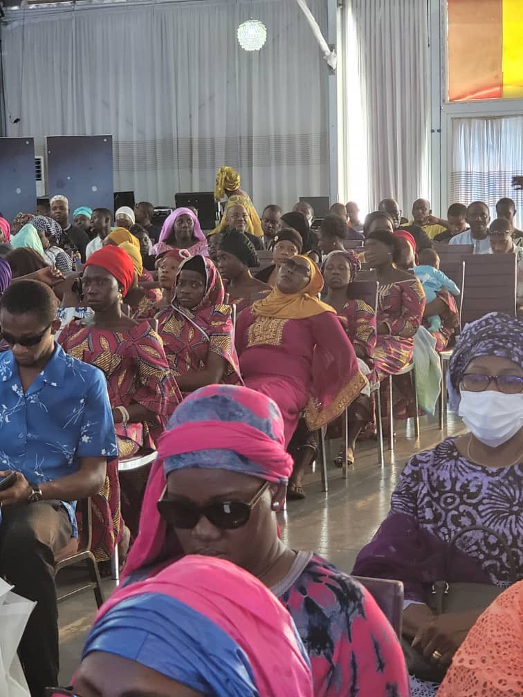Merci à vous tous pour votre soutien et la présence massive à la cérémonie de présentation et de dédicaces de notre notre ouvrage : Femmes de Guinée, Osons et Ôtons les Œillères.