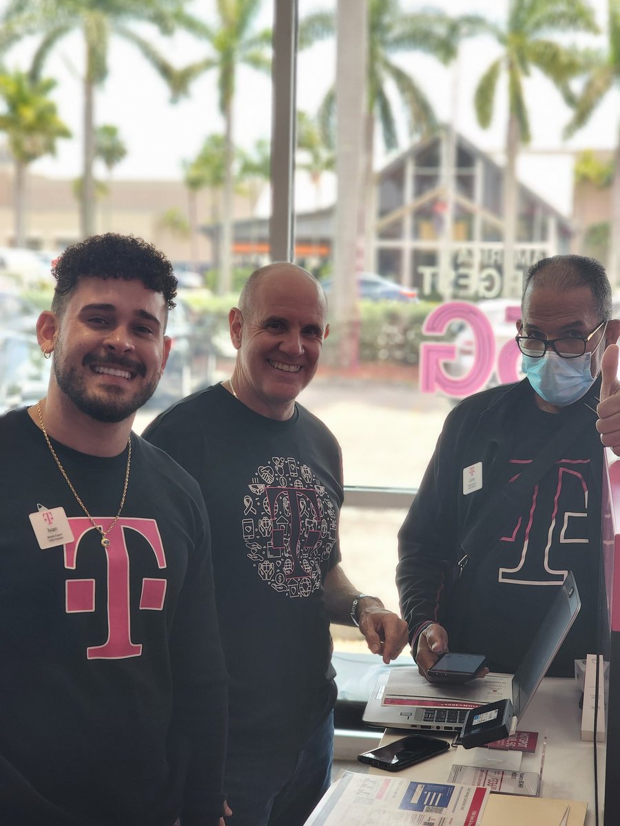 @GGuerra305 elevating our P360 awareness at HQ and making sure the store feels absolutely confident.  Thank you for all your help 🙏 @pattyc101 @lyvonne03 @iamlolalissy @TMobile