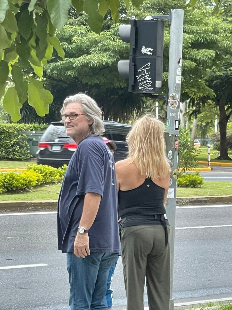 RadioBruja's tweet photo. Los vieron hoy en Avenida Balboa… Kurt &amp; Goldie.. que pritty https://t.co/T4n0TdqBla