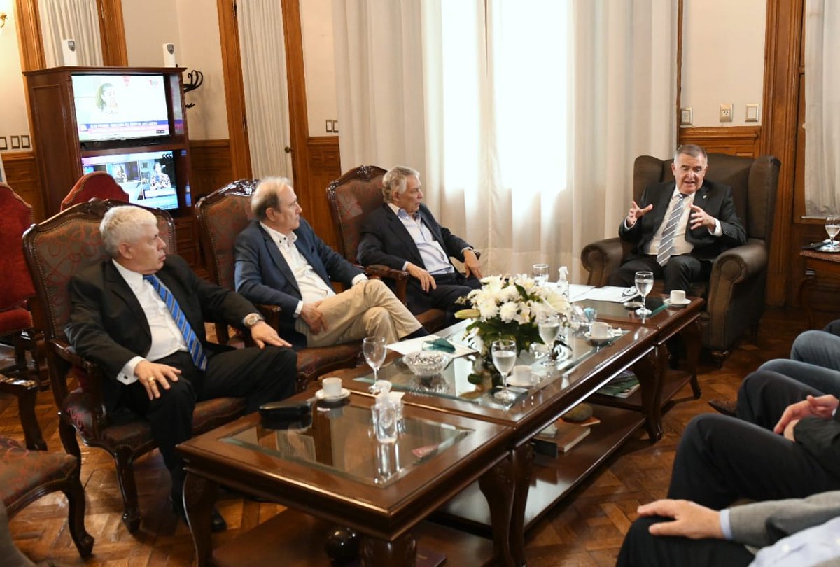 losbalcanestuc's tweet photo. Tucumán avizora una buena zafra
El Gobernador recibió a autoridades del sector para analizar la actualidad y el futuro de la actividad que tiene una importantísima incidencia sobre la economía de la provincia.
Más información 👇
https://t.co/6BdpQKmCMJ https://t.co/TLsGAOLJdq