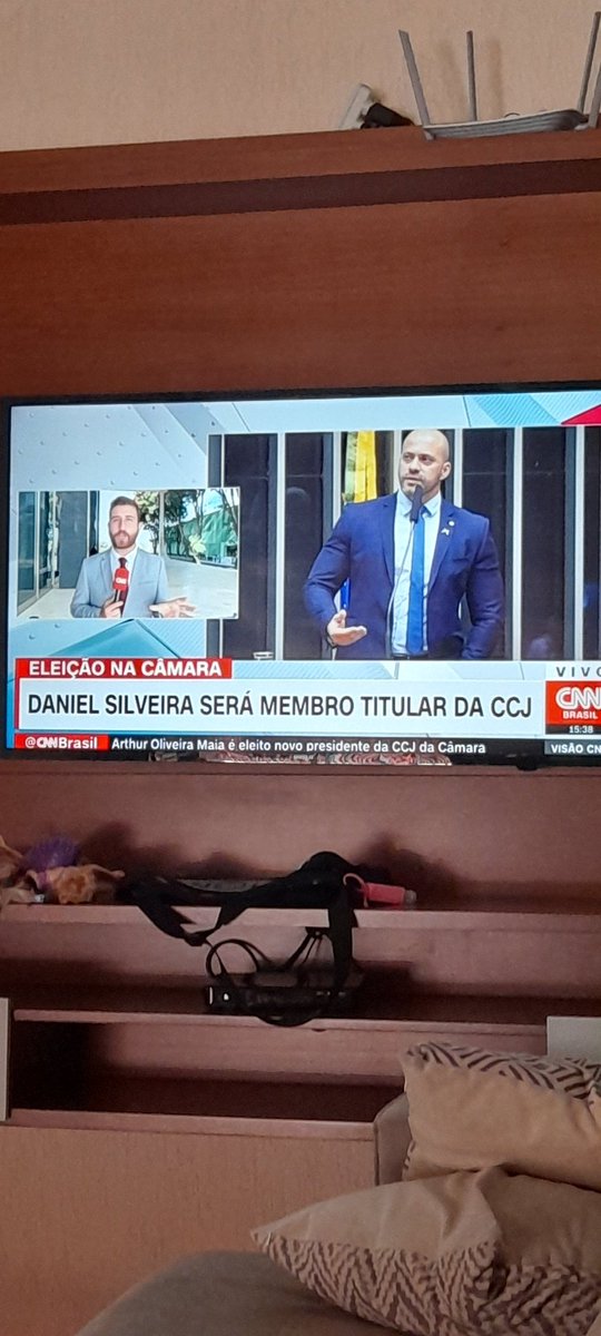 LuizCesar1957's tweet photo. Política brasileira é  uma verdadeira putaria, o congresso  é  um poteiro https://t.co/HekDrg2upu