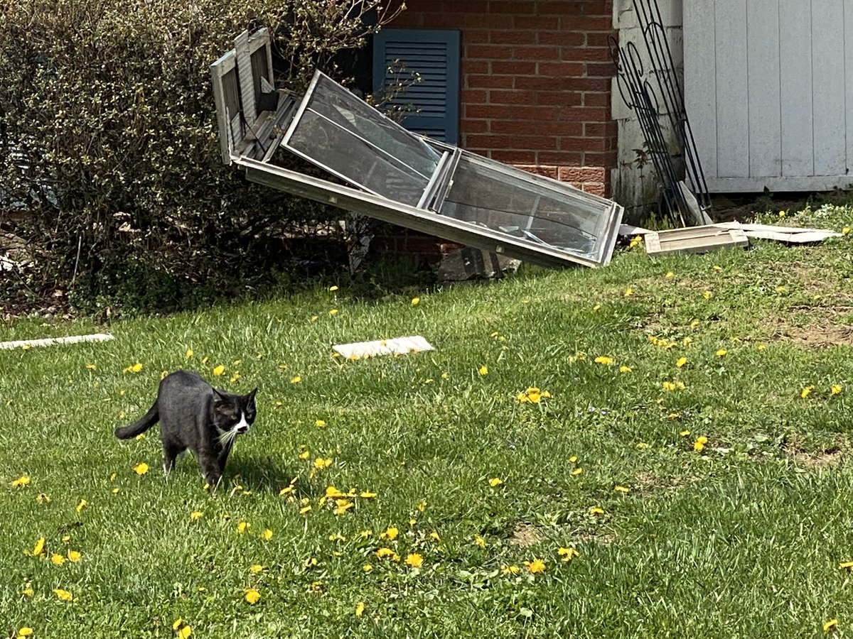 RossGuidotti's tweet photo. A Hempfield Home was damaged after a suspect natural gas explosion. We spoke to a young woman who was inside at the time of the blast. She tells KDKA she smelled natural gas when she woke up followed seconds later by an explosion! The story tonight on KDKA-TV https://t.co/eu4QAYZFqw