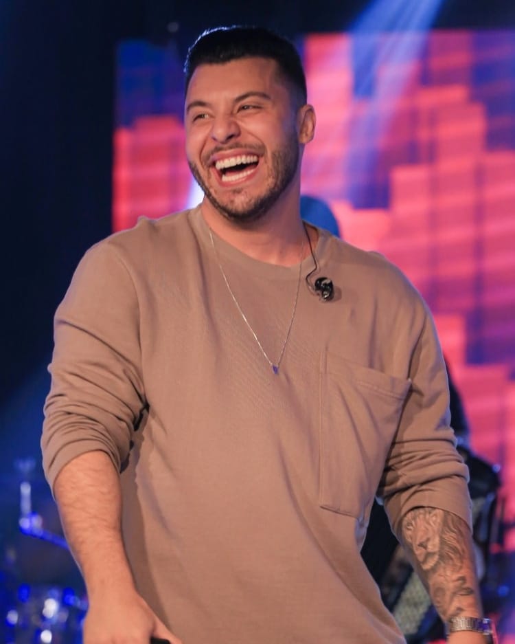 fcmurilohufff's tweet photo. Quem fez o seu sorriso acertou a mão, só Deus pra tanta perfeição 😍
.
.
.
#murilohuff #praouvirtomandouma #gatilho #umaex #aovivão #fãclube #huff #paidoleo https://t.co/esBUmRIZR2