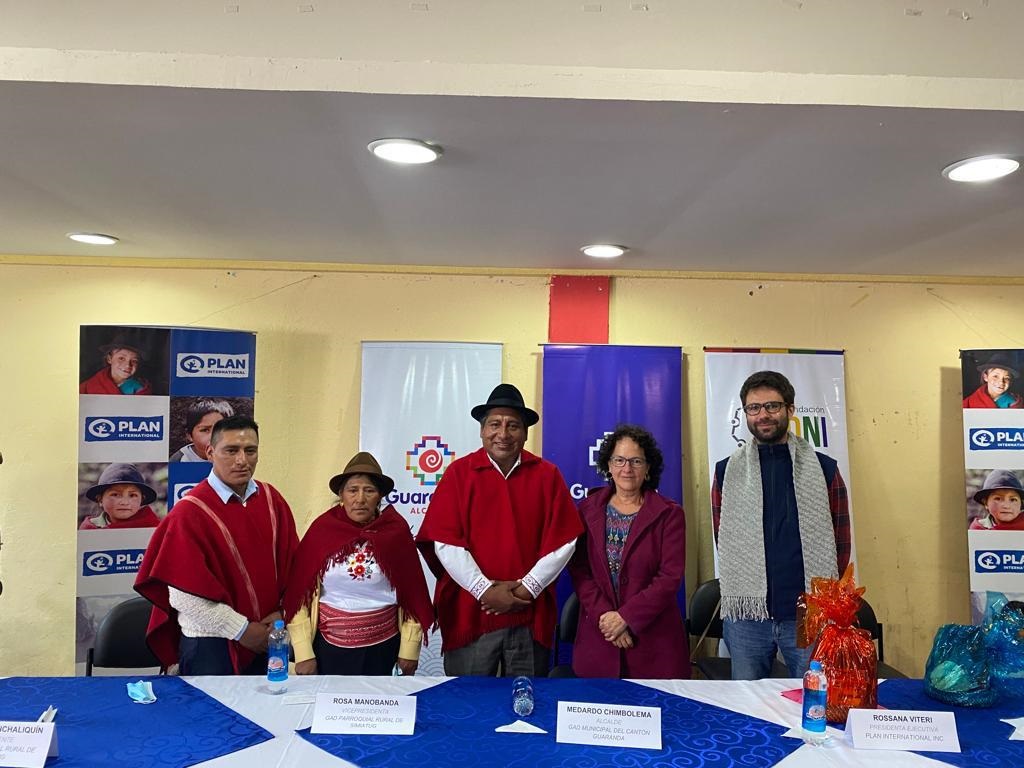 Plan_Ecuador's tweet photo. En Simiatug firmamos un ✍🤝️ convenio con @REDNI_EC 
para reducir la #desnutricióncrónicainfantil, Agradecemos a @GADGuaranda por su apoyo en la ejecución de este convenio y Conoce más sobre él ➡️ https://t.co/sawZ9gZoTb

#NoALaDesnutriciónCrónicaInfantil #AlianzasQueEmpoderan https://t.co/FZx1tvNgrK