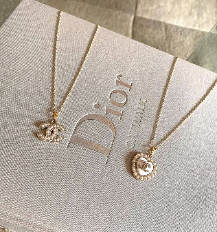 bottegalolita's tweet photo. Chanel necklaces https://t.co/NHvXduZEhF