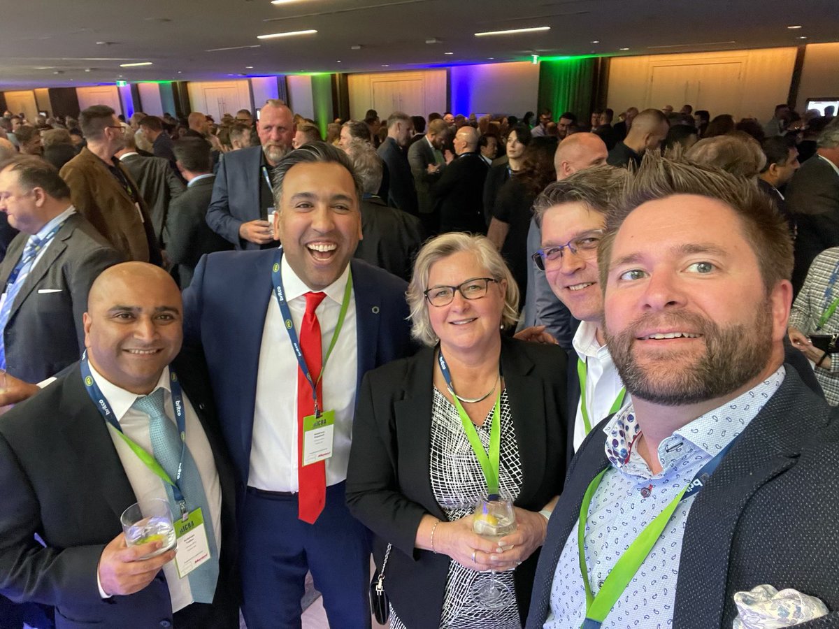 MeritNS's tweet photo. Great evening with our partners @icbabc in Vancouver at their gala event with NFL Super Bowl champ QB Russell Wilson. #MeritStrong @meritsask @MeritManitoba @MeritOntario https://t.co/anVJ1ZwNCE