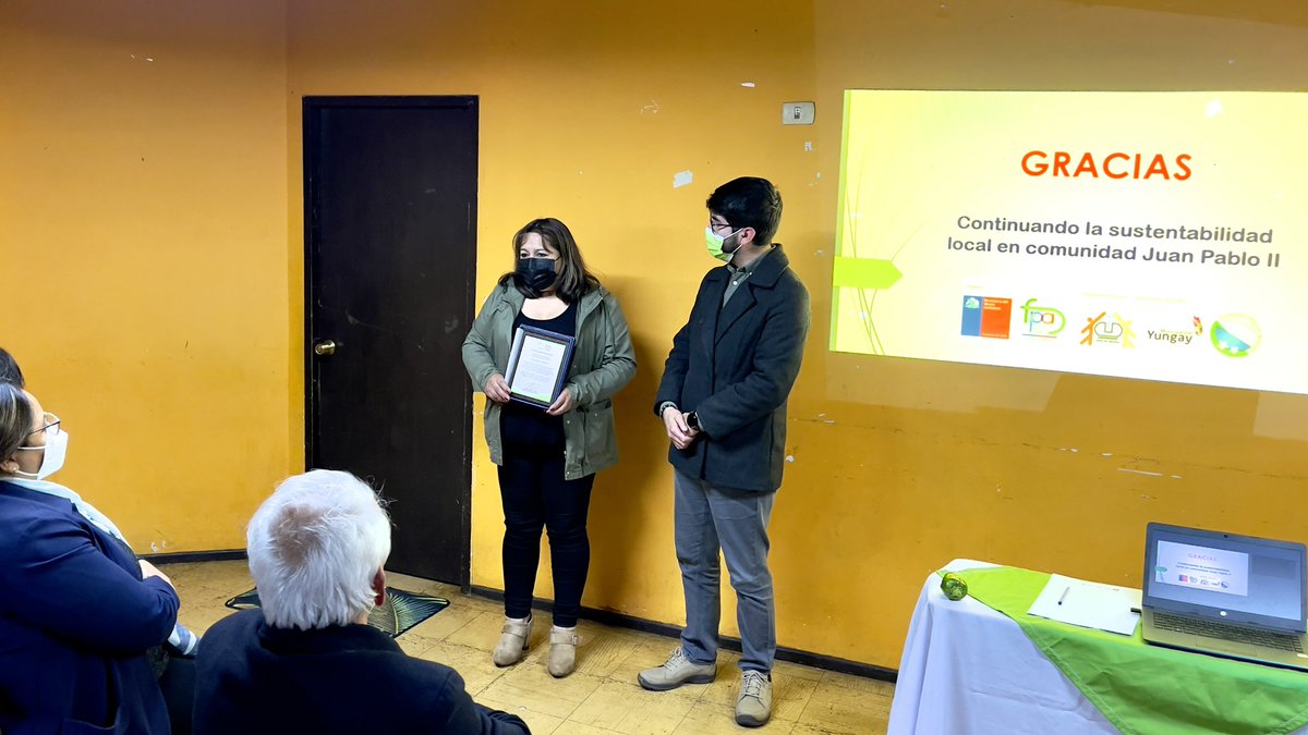 Alcalde de #Yungay Rafael Cifuentes, junto al seremi <a href="/_mariorivas/">Mario Rivas P.</a>, participaron de la ceremonia de cierre #FPA 2021 de la junta de vecinos Juan Pablo II, proyecto que buscó ser un aporte a la escasez hídrica a través de un sistema de captación de aguas lluvias y riego por goteo.