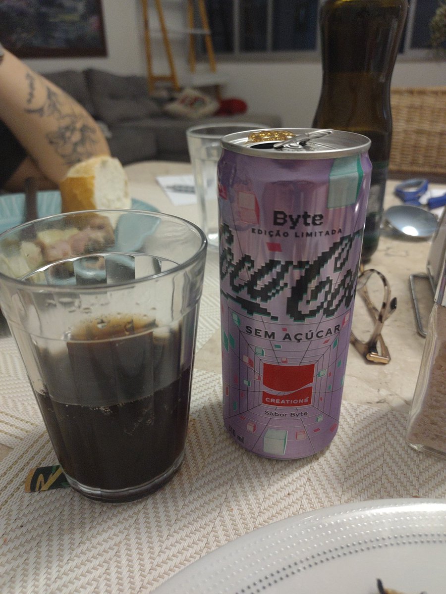 jarondina's tweet photo. Coca cola sabor byte é uma das piores coisas que eu já tomei. https://t.co/OQ07L6Znqs