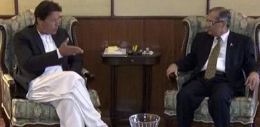 NoorulArfeenSid's tweet photo. سابق سیاستدان ثاقب نثار اپنی ایجاد “صادق اور امین” کو بچ نکلنے کی راہ تجویز کرتے ہوئے🤨کاش جنرل شجاع پاشا بھی اس ایک فریم میں ہوتے 😪😂
#Pakistan #PTI #ImranKhan #ImranKhanPTI #SelectedSetUp #SaqibNisarShujaPashaGang #IdeologyOfNecessity https://t.co/DzK2xPzLwG