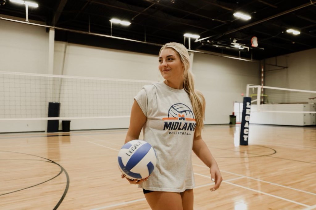 BrenaMackling's tweet photo. Super excited to announce my verbal commitment to Midland University where I will continue my athletic and academic career! Big shoutout to all of the coaches and trainers who have shaped me into the athlete I am today! So grateful 🧡💙 https://t.co/zKZveEB1Hq